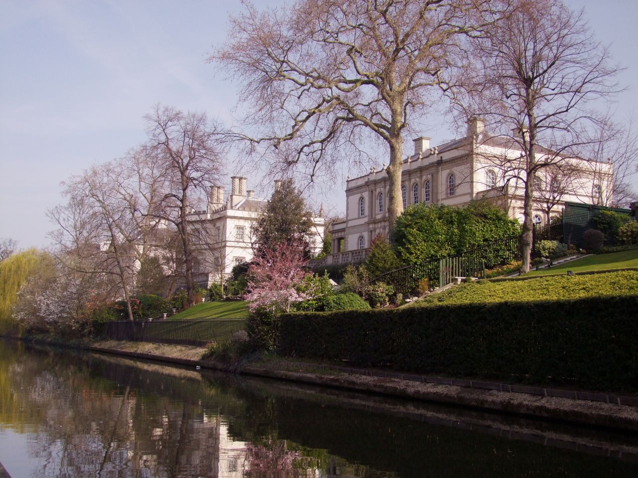 Houses before Charlbert Bridge